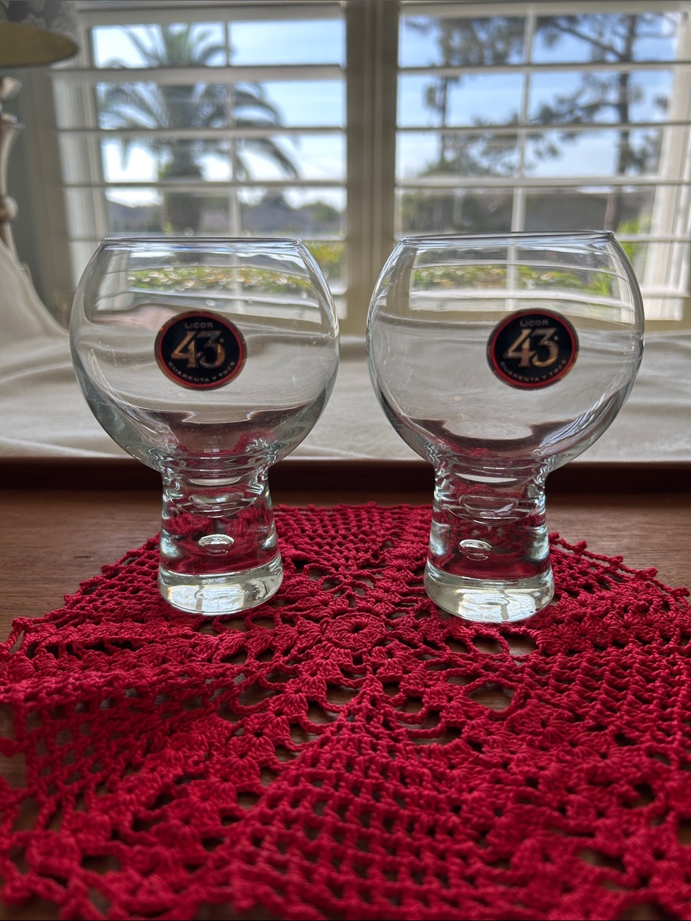 Licor 43 Cuarenta Y Tres
Bubble-base Cocktail Glass. Hand
Blown Glass 10 oz ea